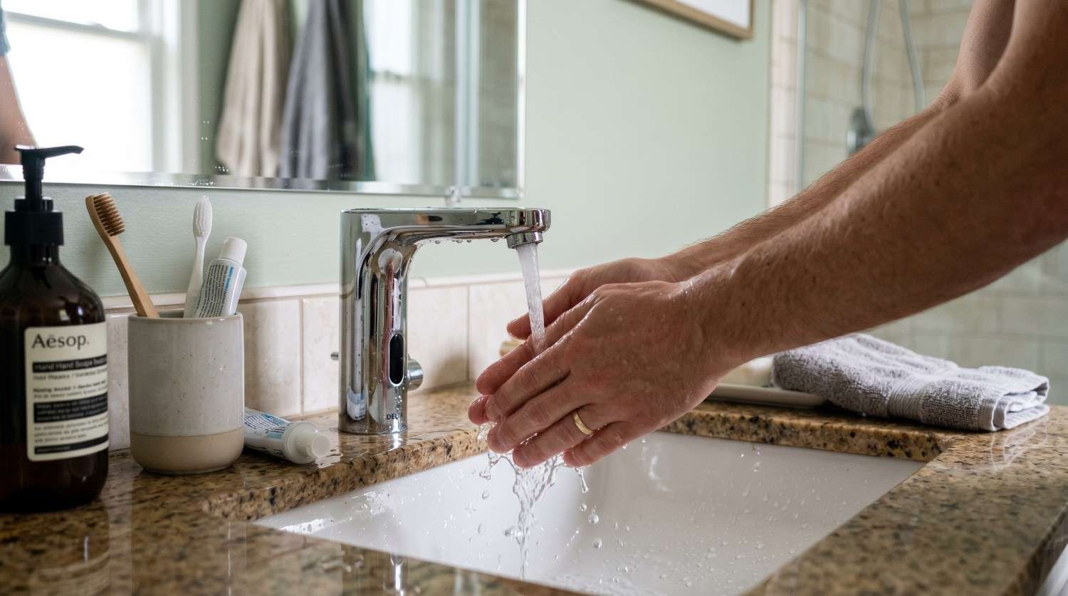 Touchless bathroom tap